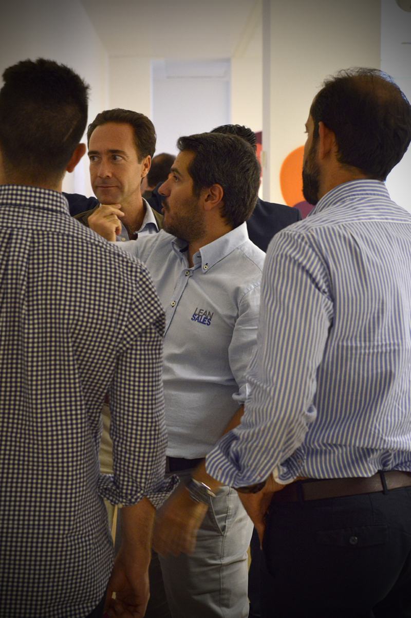 Conversación con directivos en un encuentro LeanSales